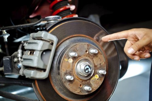 علت قفل کردن ترمز خودرو چیست؟