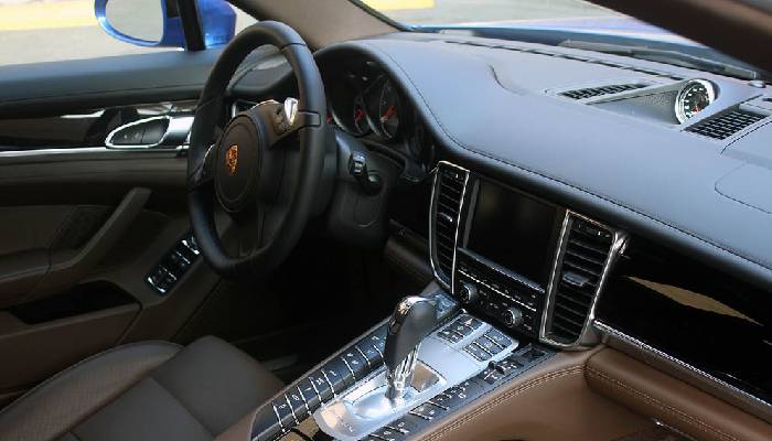 خودرو پورشه پانامرا توربو اتوماتيک سال 2015 یکی از منحصر به فردترین خودروهای برند پورشه در جهان است